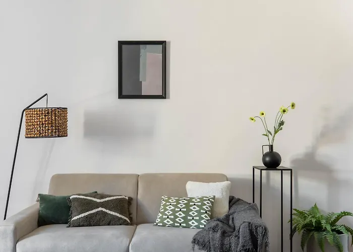 Iflat Pantheon's Roomy And Friendly Appartement
